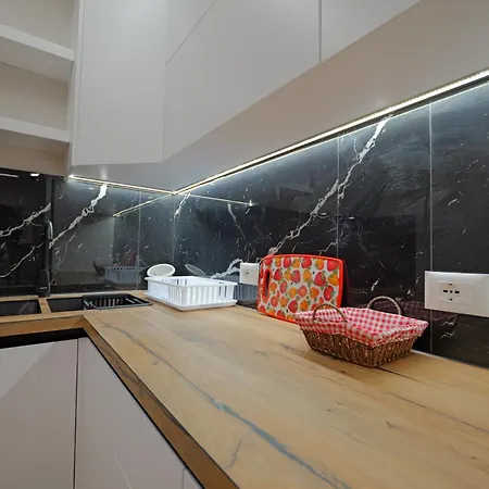 Beachside Modern Apartment