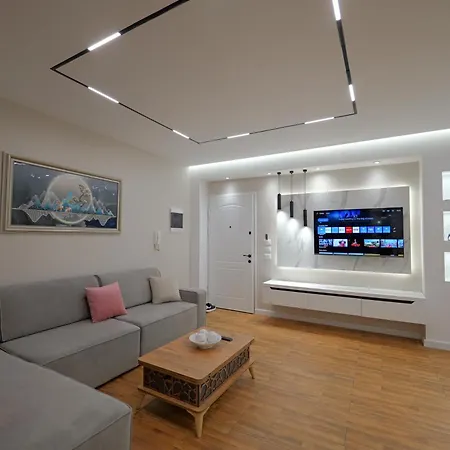 Beachside Modern Apartment