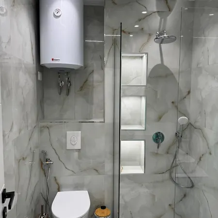 Beachside Modern Apartment Sarande