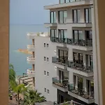 Beachside Modern Sarandë