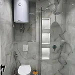 Beachside Modern 아파트 Sarandë