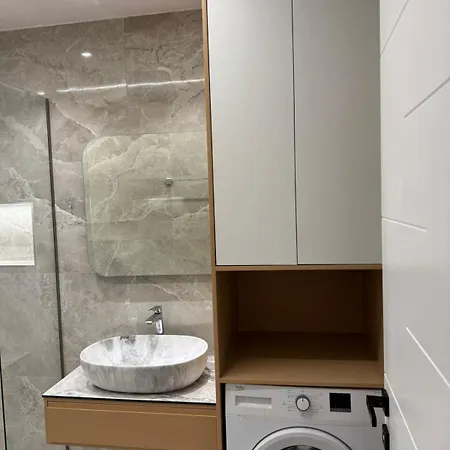 Beachside Modern Sarandë